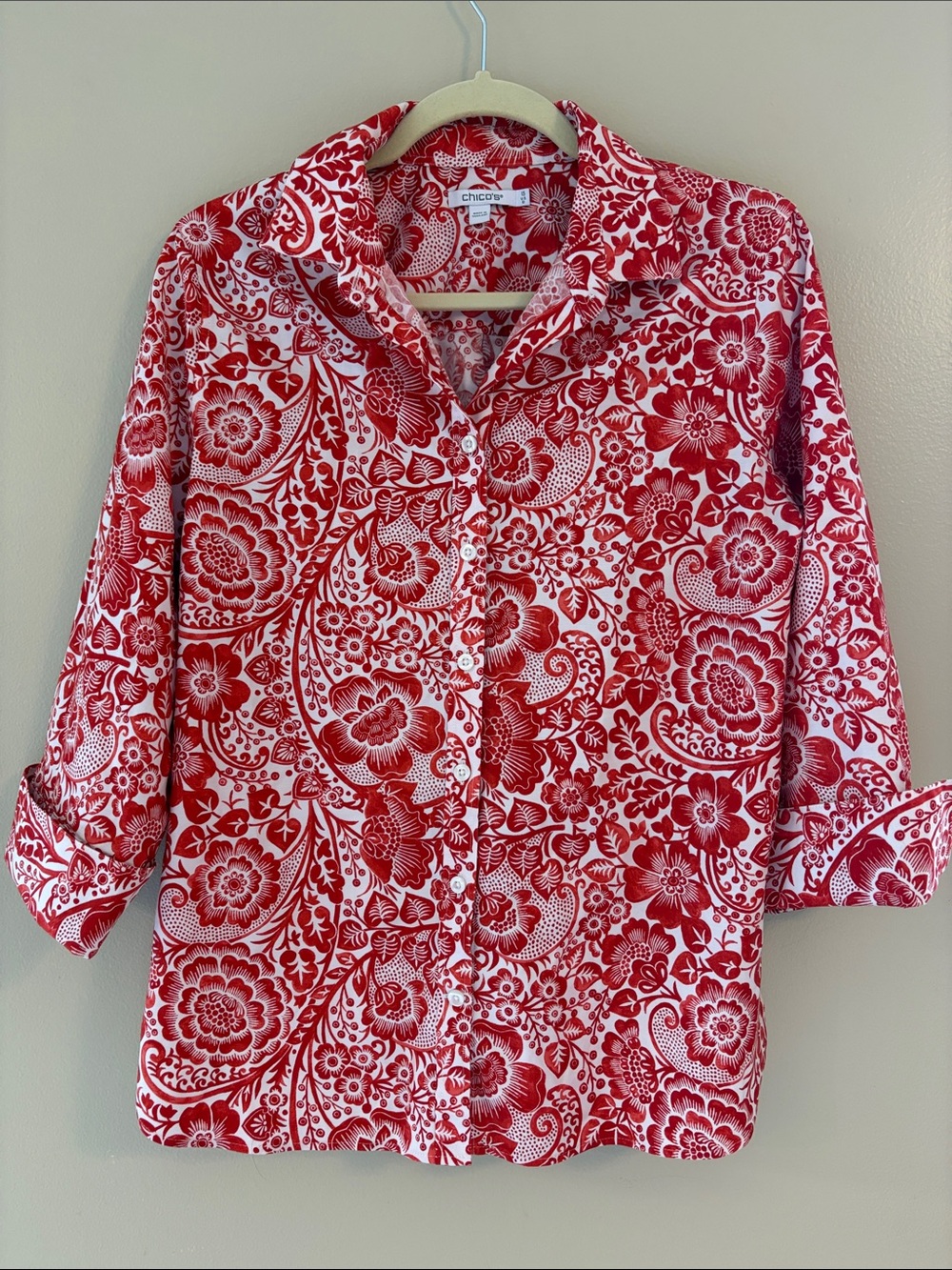 Chico’s Size 1.5 US 10 Red White Floral Paisley Button Front Shirt NWOT